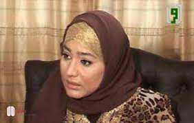 وكان أوّل ظهور لبسمة وهبة وهي ترتدي الحجاب على قناة اقرأ الدينية، حيث كانت تقدم برنامجاً بعنوان قبل أن تحاسبوا، ثم قدمت برنامج مشاهير الحوار وهي بالحجاب أيضاً، ثم اختفت مدة عامين وعادت من دون حجاب وقدمت برنامج اللعب مع الكبار الذي حقّق نجاحاً كبيراً. Ù‚ØµØ© Ù…Ø±Ø¶ Ø¨Ø³Ù…Ø© ÙˆÙ‡Ø¨Ø© Ù…Ù† Ø³Ø±Ø·Ø§Ù† Ø§Ù„Ø«Ø¯ÙŠ Ø¥Ù„Ù‰ Ù†Ø²ÙŠÙ Ø§Ù„Ù…Ø¹Ø¯Ø© ÙˆÙŠÙƒÙŠ Ù…ØµØ± Wikimisr
