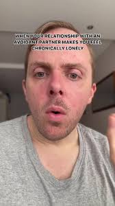 Signs of Emotional Disconnection in Avoidant Attachment Relationships