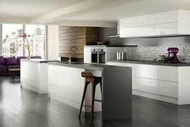 Carrelage Gris Avec Quelles Couleurs L Associer White Modern Kitchen White Contemporary Kitchen White Gloss Kitchen