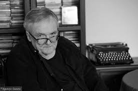 „wyborcza poinformowała, że od kilku dni miał problemy z ciśnieniem i odszedł w swoim domu w kielcach w piątkowe popołudnie. Pisarz Jerzy Pilch Nie Zyje Laureta Nike Zmarl W Swoim Mieszkaniu W Kielcach