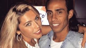 Jun 15, 2021 · remigio remedy, quien fuera el eterno galán de las teleseries de los 90, actualmente se luce como ricardo en la teleserie de mega, verdades ocultas. Daniela Aranguiz Muestra Romantico Regalo De Jorge Valdivia