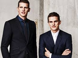 Sven bender est un footballeur allemand né le 27 avril 1989 à rosenheim. Lars Bender Wiki 2021 Girlfriend Salary Tattoo Cars Houses And Net Worth