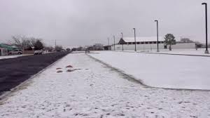 A neve é um fenômeno meteorológico causado por baixas temperaturas ou queda abrupta na temperatura do lugar. Por Que O Texas Estado De Clima Quente Sofre Com Frio Artico Bbc News Brasil