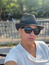 Introduction and discussion about growing up in Malverne