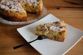 Backen, oder bis ein zahnstocher beim anstechen ohne teigreste sauber entnommen werden kann. Rhabarber Apfel Karamell Kuchen