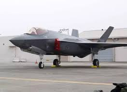 Lockheed martin أحدث طائرة حربية في العالم أنتجت من طرف شركة و ينتضر أن تكون المقاتلة الرئسية عام2008 اذ تعاقد القوات الجوية الأمريكية على 1763طائرة. Ø¢Ù† Ø§Ù„Ø£ÙˆØ§Ù† Ù„Ø¶Ø¨Ø· Ø§Ù„Ø´Ø¨Ø­ F 35 Ø¨ØªÙ‚Ù†ÙŠØ© Ø£Ù„Ù…Ø§Ù†ÙŠØ© Ù„ÙŠÙØ§Ù†Øª Ù†ÙŠÙˆØ²