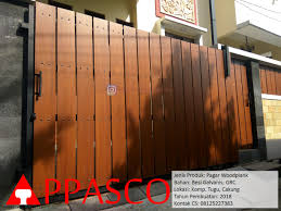 Selain kokoh, pagar tembok juga dikenal sangat kuat dan tidak akan mudah rusak dibandingkan dengan jenis pagar yang terbuat dari kayu atau besi. Pagar Motif Kayu Grc Content