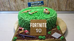 Near the road next to the southern sand traps. 21 Amazing Fortnite Cakes And Cupcakes For An Epic Birthday Bash