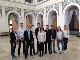 You can also follow me on my official facebook fanpage and instagram: Hlg Jungunternehmer Messen Sich Mit Den Besten Helene Lange Gymnasium Hamburg