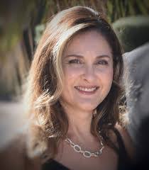 Elizabeth Peck's Instagram, Twitter & Facebook