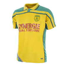 Foot molletonné de couleur noir/doré en bon état. Maillot Nantes Cdiscount
