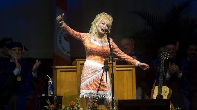 Dolly Parton commencement speech urged Tennessee grads to 'dream more'