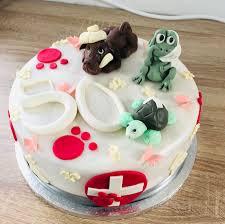 Da er ein großer fan vom fc hansa rostock ist, wollte ich ihm gerne eine motivtorte mit dem meine torte wäre eine maulwurftorte, die ich allerdings nicht typischerweise als kuppel mit zerkrümeltem. Nicole S Tortenpassion Geburtstagstorten