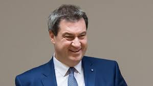 Was gerhard schröder die gummistiefel bei der elbeflut 2002 waren, ist ihm die ausgefranste frisur. Schon Ein Wenig Ironisch Ausgerechnet Markus Soder N Tv De