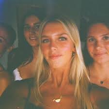 ameliamunro (@amelia.munro)