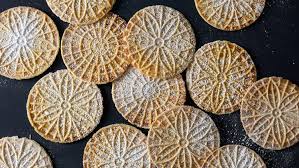 Continue baking until the edges of cookies just begin to brown, about 7 minutes. 12 Italian Christmas Cookies That Are Simply Magnifico Martha Stewart