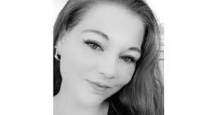 Melissa Bross's Instagram, Twitter & Facebook