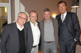 Nach einer ausbildung zum großhandelskaufmann begann funkel in der saison 1973/74 im alter von 19 jahren seine spielerkarriere beim krefelder verein bayer 05 uerdingen. Giuseppe Saitta Und Friedhelm Funkel Zu Gast Im Dsc Dsc 99 Hockey Tennis Lacrosse