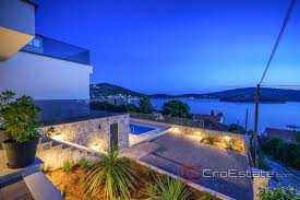 Greatschools ratings are based on a comparison of test results for all schools in the state.it is designed to be a starting point to help parents make baseline comparisons, not the. Kroatien Murter Moderne Villa Mit Pool Und Meerblick