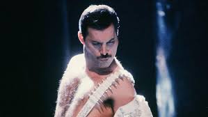 In 2017 guitarist brian may told the sunday times magazine that one of mercury's ugliest complications was in his foot. Fast 28 Jahre Nach Tod Freddie Mercury Feiert Wiederauferstehung N Tv De