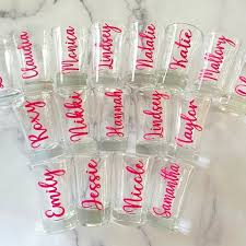 Find amazing gifts under $25 and other totally awesome but still inexpensive gifts when you peruse our list of fun, inventive, and cheap gift ideas. 26 Best Gifts Under 5 Cheap Gifts Under Five Dollars