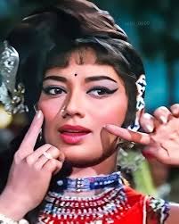 ❤️❤️Jhoomka gira re… #ashaji 😍👌 Song: Jhoomka Gira Re Film: Mera Saaya  Artist: Asha Bhosle Music Director: Madan Mohan Lyricist: Raja Mehdi Ali  Khan Film Star: Sunil Dutt, Sadhna, K.N Singh, Anwar