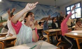 C'est la période de l'école à la maison nous présenterons dans cet article les avantages et les inconvénients de l'enseignement à distance face à l'enseignement traditionnel Nouvelle Attaque Contre Le Dialecte Marocain Accuse De Menacer L Arabe Classique Middle East Eye