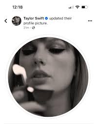 What does Taylor Swift's new profile picture mean?