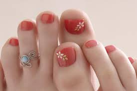 Fitted toe rings are comfortable to wear for long periods, and we recommend them if you want to flaunt your toe ring daily. How To Wear A Toe Ring