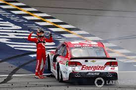 La carrera de las estrellas de la nascar terminó este sábado con una pelea entre dos pilotos. Los 10 Mejores Pilotos De Nascar En 2017