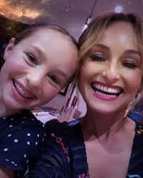 Here's to raising & surrounding ourselves w/ strong women 💪🏼 ❤️  #InternationalWomensDay @eloisadl #mommymoments