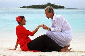 Renewal Of Vows In Maldives Wear Traditional Dress Of Maldives And Enjoy Maldivian Style Wedding Portrait Photography Poses Traditional Dresses Maldives