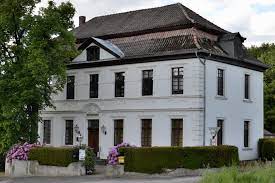 It also has a few desserts, but rarely has any chocolate. Datei Essen Schuir Schuirweg 74 Jpg Wikipedia
