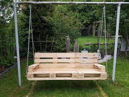 Den kompletten bauplan unserer hollywoodschaukel mit materialliste und skizze können sie in unserer app für nur 0,99 euro herunterladen. Pin Von Miriam Helzer Auf Diy Paletten Hollywoodschaukel Garten Ideen Garten Schaukel