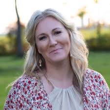 Tara Shannon's Instagram, Twitter & Facebook