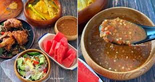 Red chile peppers are ground with belacan (shrimp paste) creating sambal belacan, a staple in malay households as a garnish or dipping sauce. Cara Buat Sambal Belacan Resepi Sedap Ala Siam Dari Kelantan Di 2020 Makanan Labu Resep Resep Kuini