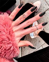 Cute Black Acrylic Nail Ideas Cute Black Coffin Nails With White Dots Winternails Winternailcolors Winternailart Blacknails Black Shiny Nails Designs Winter Nails Silver Glitter Nails