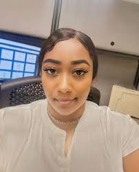 Someone was tired today 🥱 so cute when she yawns (This is obviously not  her regular setup)