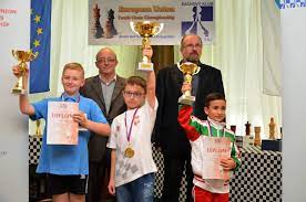 De gesprekken betekenen absoluut niet dat de eu de taliban erkent, benadrukte de duitse. Eu Youth Chess Championship 2018 Final Report