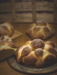 Hecho En La Propriete Pan De Muerto Pan De Muerto Panes Dulces Mexicanos Authentic Mexican Recipes