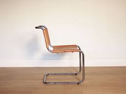 «4 chaises breuer b33 en cuir (4 disponibles) #bauhaus #bauhausdesign #breuer #b33 #leather…» Chaise Breuer B33 Vintage Bauhaus