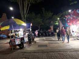 Rumah sakit ini didukung oleh staf yang berorientasi pada keselamatan pasien dan teknologi medis. Destinasi Wisata Ditutup Warga Trenggalek Serbu Fasum Lenteratoday Com
