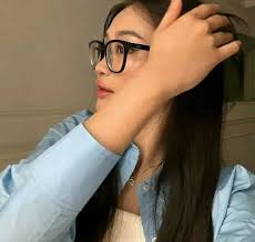 Birth Name:Jhoanna Christine Robles Stage Name:Jhoanna Birthday: January  26, 2004 Zodiac Sign: Aquarius Height:5'6" Color:Blue Emoji:Duck  Position:Leader, Lead vocal, Lead Rapper