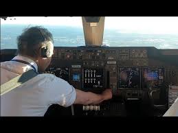 Explore the gauges, levers, and history of a 747′s iconic cockpit. Cockpit View Boeing 747 400 Landing Houston Airport Youtube Houston Airport Boeing 747 Cockpit Boeing 747 400