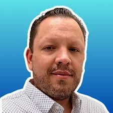 Managing Small vs Large UX Teams: Key Differences