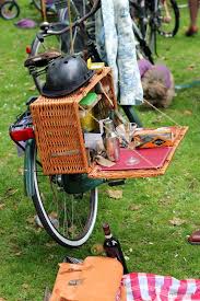 Chic Picnic Www Albertalagrup Com Picnic Bicycle Bike Food