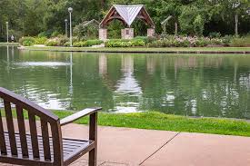 The white house rose garden is a garden bordering the oval office and the west wing of the white house in washington, d.c., united states.the garden is approximately 125 feet long and 60 feet wide (38 metres by 18 metres, or about 684m²). George H W Bush Library Center