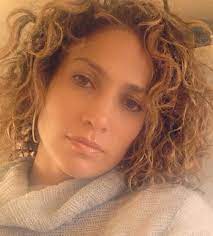 We all want her perfect color for summer! Curly Look Jennifer Lopez Mit Naturlicher Haarpracht Ok Magazin