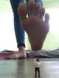 Giantess feet pov