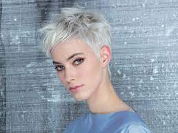 Vediamo insieme quali sono le tendenze più cool per i tagli di capelli corti ricci e le immagini delle celebrities che hanno scelto un hairstyle . Tagli Capelli Corti Primavera Estate 2019 Foto E Ispirazione Da Copiare The Wom Beauty